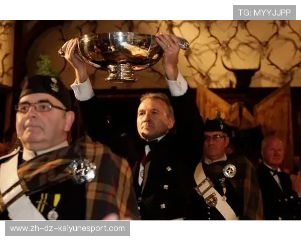 克雷西主帅赞扬苏格兰队在比赛中的杰出表现，苏格兰主帅克拉克